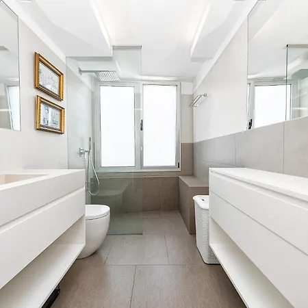 Luxury First Line Apartment. *